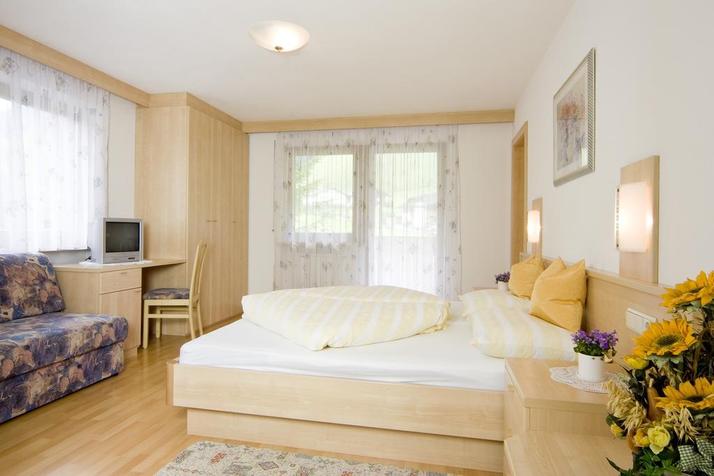 Garni Appartement Alpenresidence Cadipietra Room photo