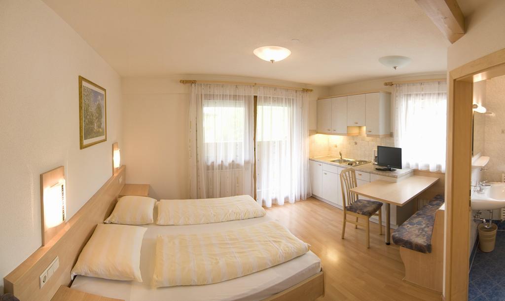 Garni Appartement Alpenresidence Cadipietra Room photo