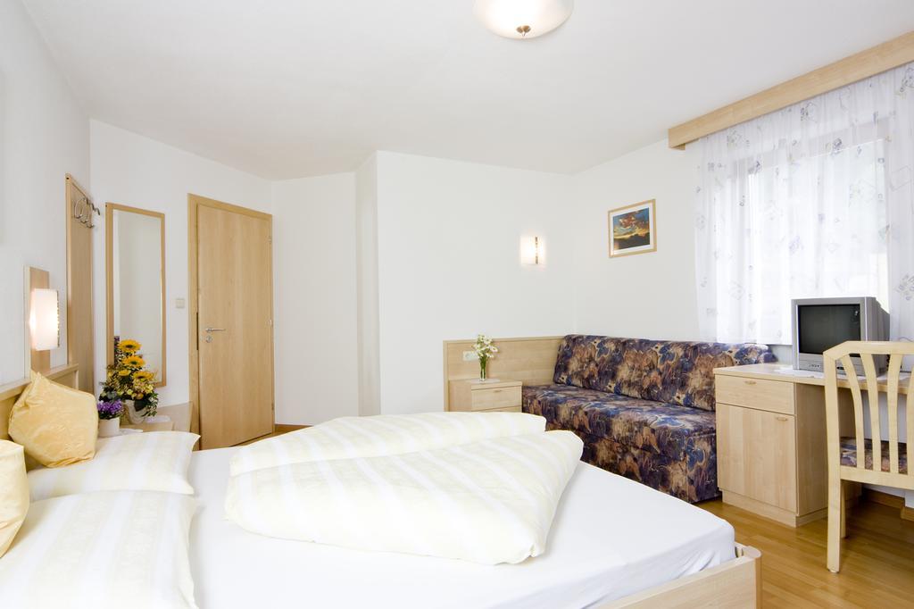 Garni Appartement Alpenresidence Cadipietra Room photo